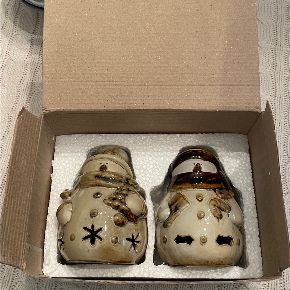 NIB North Lights at Home snowmen tea light holders. Ceramic. Glazed unused tan